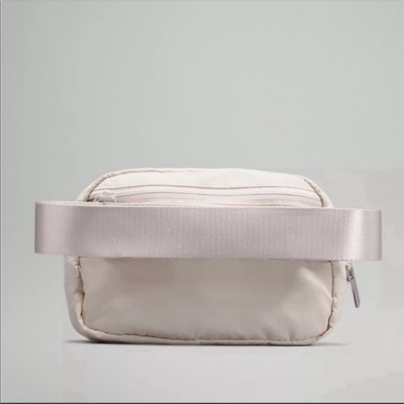 NWT Lululemon Everywhere Belt Bag Opal White Fanny Pack - Picture 3 of 5